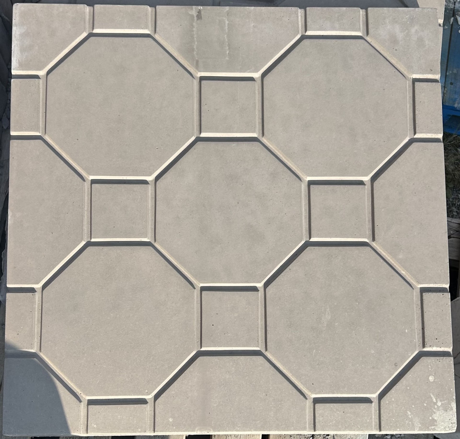 Keystone pattern patio slab